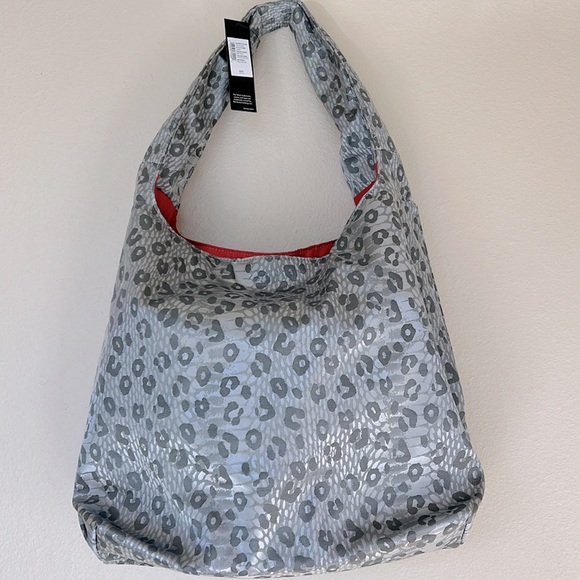Tahari Hobo Pewter Leopard Tote Bag New With Tags Red Interior Padded Strap - Picture 3 of 12